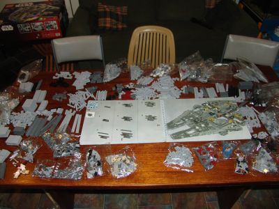 Lego Millenium Falcon 10179 - pieces are thinning out now
