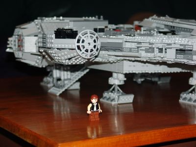 Lego Millenium Falcon 10179 - Han stands next to his ship for scale