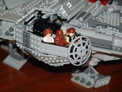Lego Millenium Falcon 10179 - everyone in the cockpit