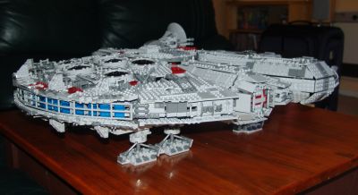 Lego Millenium Falcon 10179 - back view
